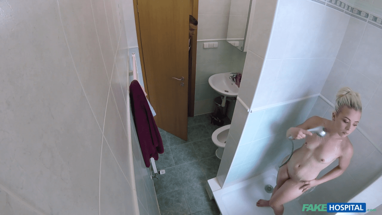 médico flagrou novinha tomando banho no seu banheiro – Porno Legendado – Porno Com Legenda